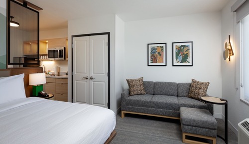 Studio, 1 King Bed (Hearing Accessible)
