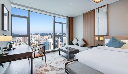 Deluxe King Room