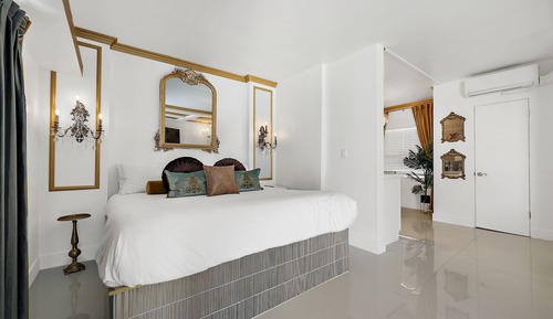 Grand Room, 1 King Bed