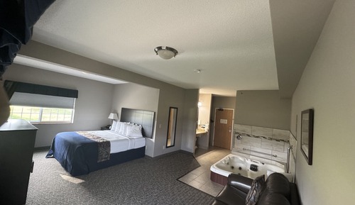 Royal Suite King with Whirlpool Hot Tub, Recliner and Pullout Couch