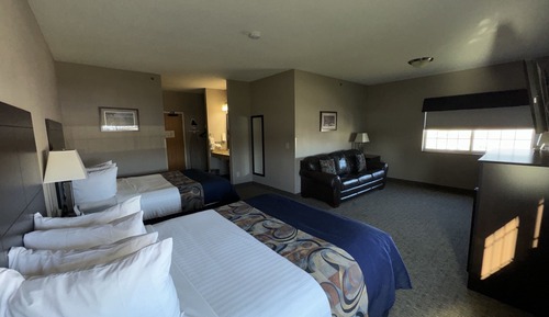Suite Double Queen With Couch & Tub Shower