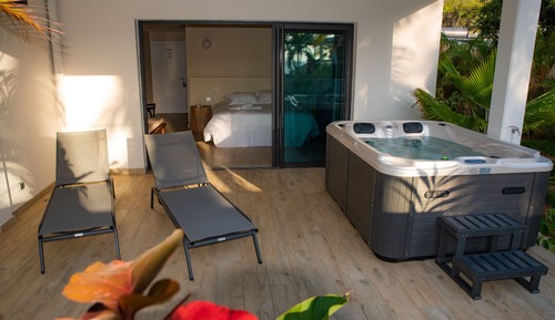 TROPICALE JACUZZI