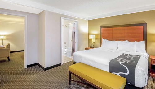 Suite, 1 King Bed, Non Smoking