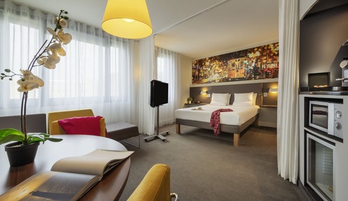 Executive Suite, 1 Queen Bed with Sofa bed