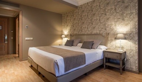 Double room for single use with garage