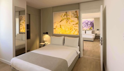 Deluxe Suite, Multiple Beds