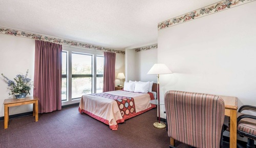 Studio Suite, 1 Queen Bed, Smoking