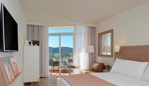 Room (Melia Guestroom)