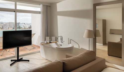 Junior Suite (The Level Family)