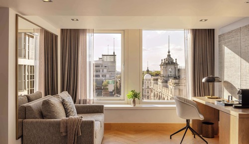 Royal Deluxe Studio, High Floor