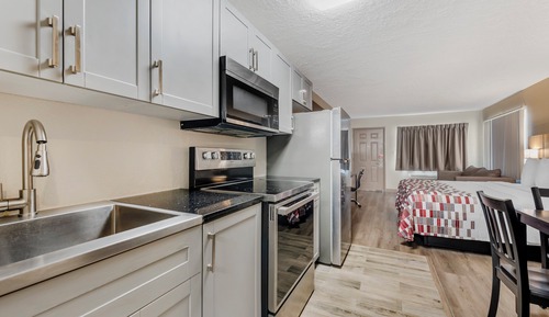 Suite, 1 King Bed, Non Smoking, Kitchen
