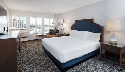 Deluxe Room, 1 King Bed, Non Smoking