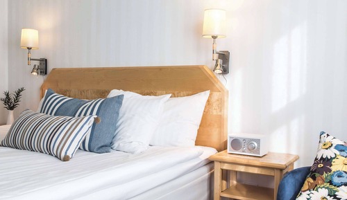 Standard Room - 1 Queen Bed - Non-Smoking (Stair Access Only)