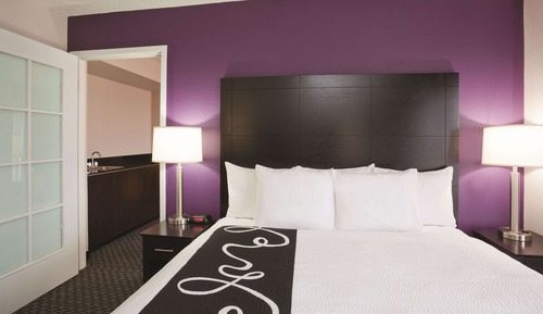Deluxe Suite, 1 King Bed, Non Smoking (Deluxe Family Suite)