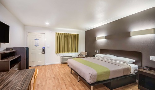 Deluxe Room, 1 King Bed, Non Smoking, Kitchenette