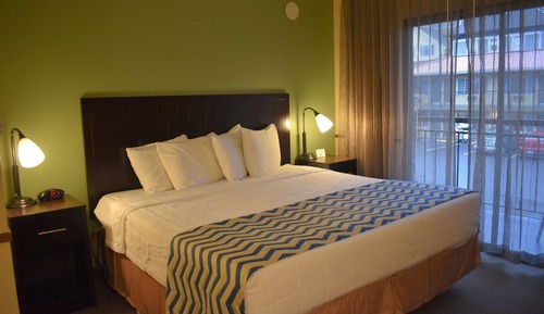 Standard Room, 1 King Bed, Non Smoking, Balcony