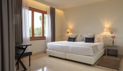 Comfort Room, Garden View