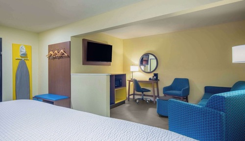 Business Room, 1 King Bed, Non Smoking