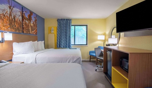 Room, 2 Queen Beds, Non Smoking