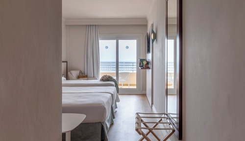 Triple Room, Sea View, Sea Facing (2 + 1)