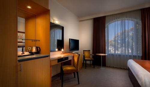 Deluxe Room, 1 King Bed, Non Smoking (Walk-in Shower)
