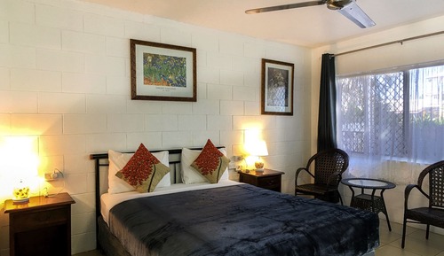 Deluxe Room (Queen)