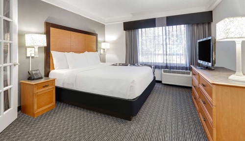 Suite, 1 King Bed, Non Smoking