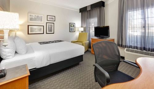Room, 1 King Bed, Accessible, Non Smoking (Mobility, Tub w/Grab Bars)