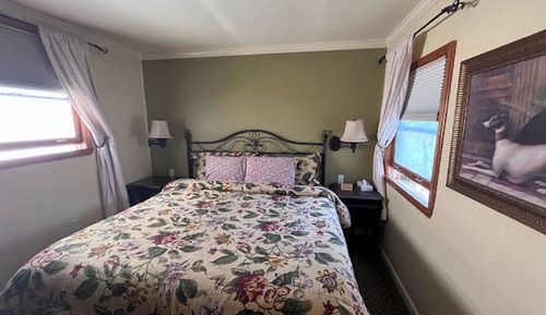 King Suite with Courtyard View