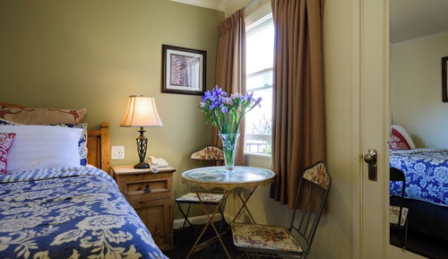 Queen Suite Two Bedrooms with Courtyard View