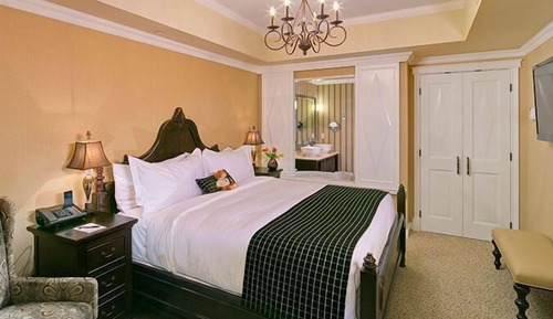 One Bedroom Suite, Partial Ocean View, King