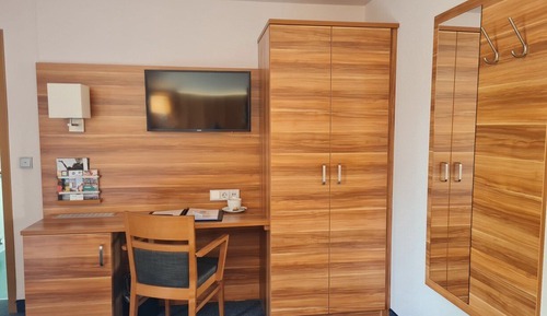 Comfort Room, 1 Queen Bed, Balcony (Larger Room;Quiet Location)