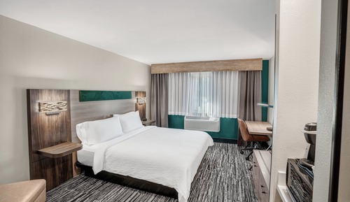 Suite, 1 King Bed, Mobility Accessible (Accessible Tub)