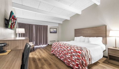 Superior Room, 1 King Bed, Accessible, Non Smoking (Roll-In Shower)