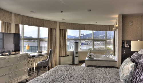 Carrie Cates Hot Tub Panoramic Penthouse Suite, Ocean View