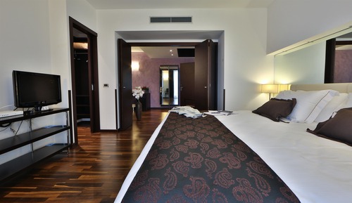 Suite, 1 King Bed, Non Smoking, Balcony