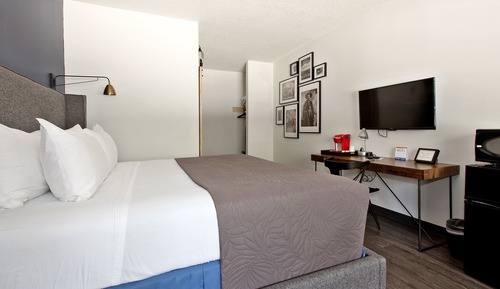 Courtyard Room, 1 King Bed
