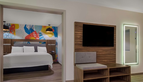 Suite, 1 King Bed, Non Smoking
