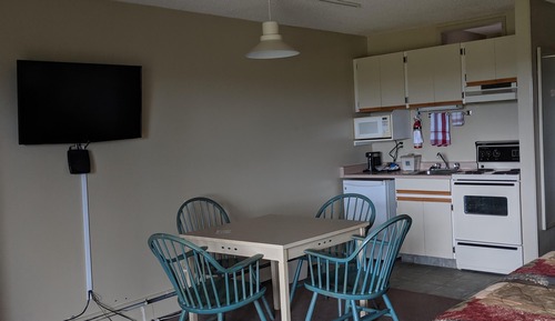 Deluxe King Room with Kitchenette