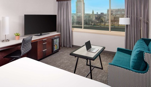 Room, 1 King Bed, River View