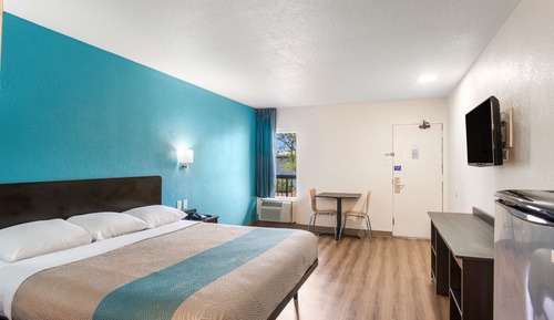 Standard Room, 1 King Bed, Smoking