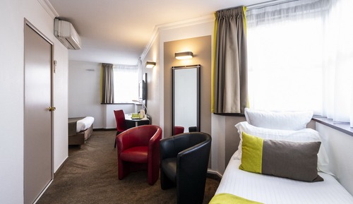 Room, Multiple Beds