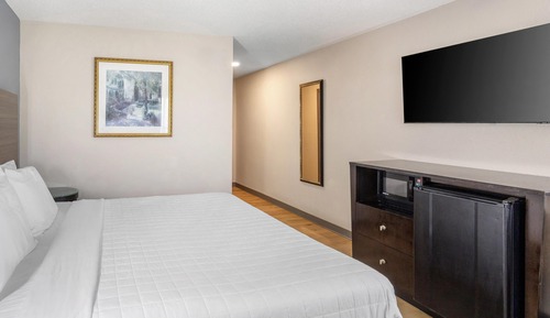 Standard Room, 1 King Bed, Accessible, Refrigerator & Microwave