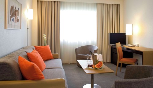 Suite, 1 Queen Bed with Sofa bed