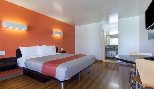 Standard Room, 1 King Bed, Accessible, Non Smoking