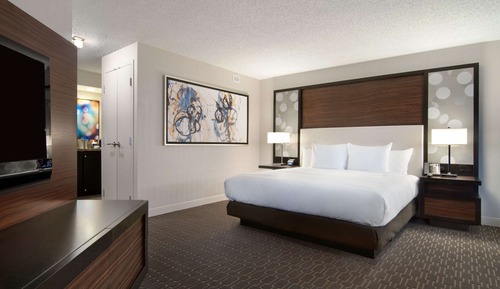 King Bed Corner Room