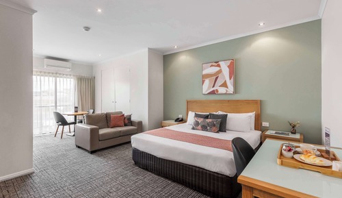 Deluxe Room, 1 King Bed, Non Smoking, Balcony