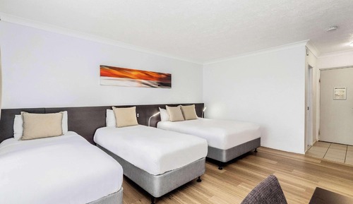 Family Room, Multiple Beds