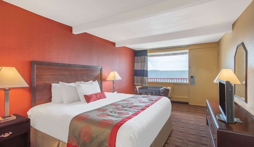 Standard Room, 1 King Bed