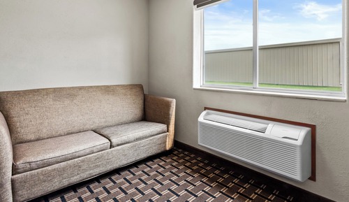 Deluxe Room, 1 King Bed, Non Smoking, Refrigerator & Microwave